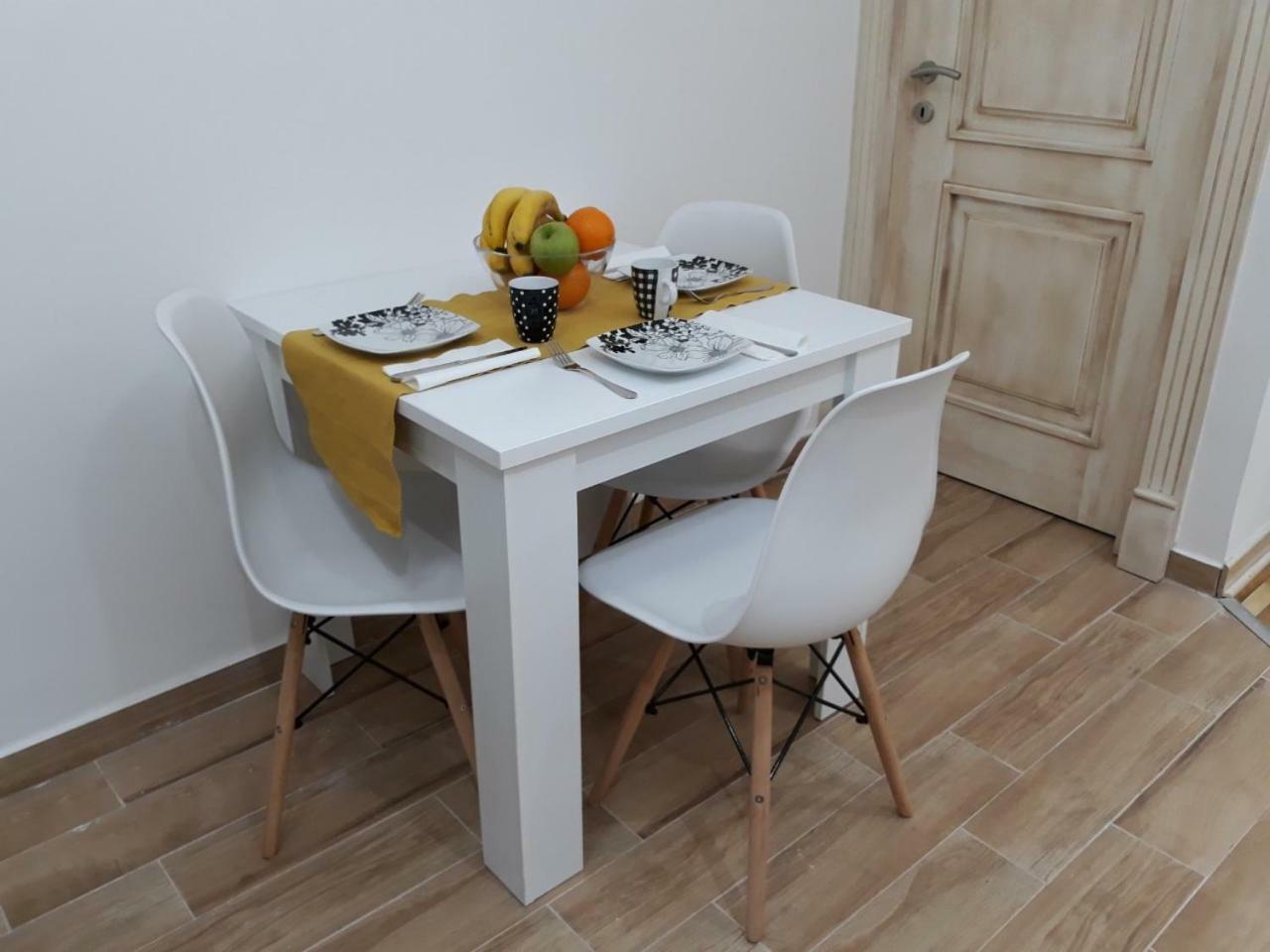 Sweet Yellow Apartment Belgrade Extérieur photo