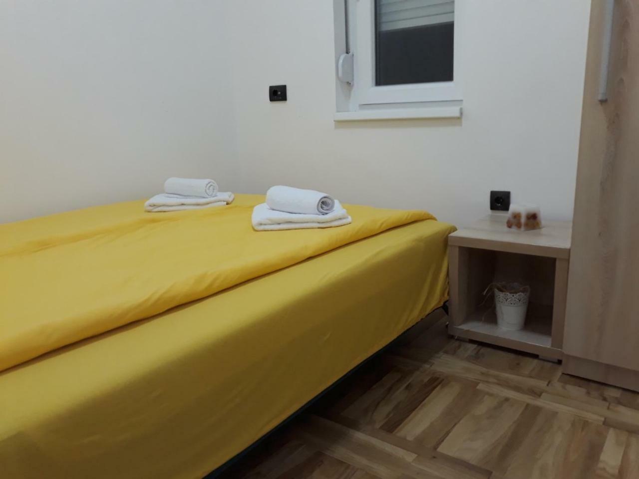 Sweet Yellow Apartment Belgrade Extérieur photo