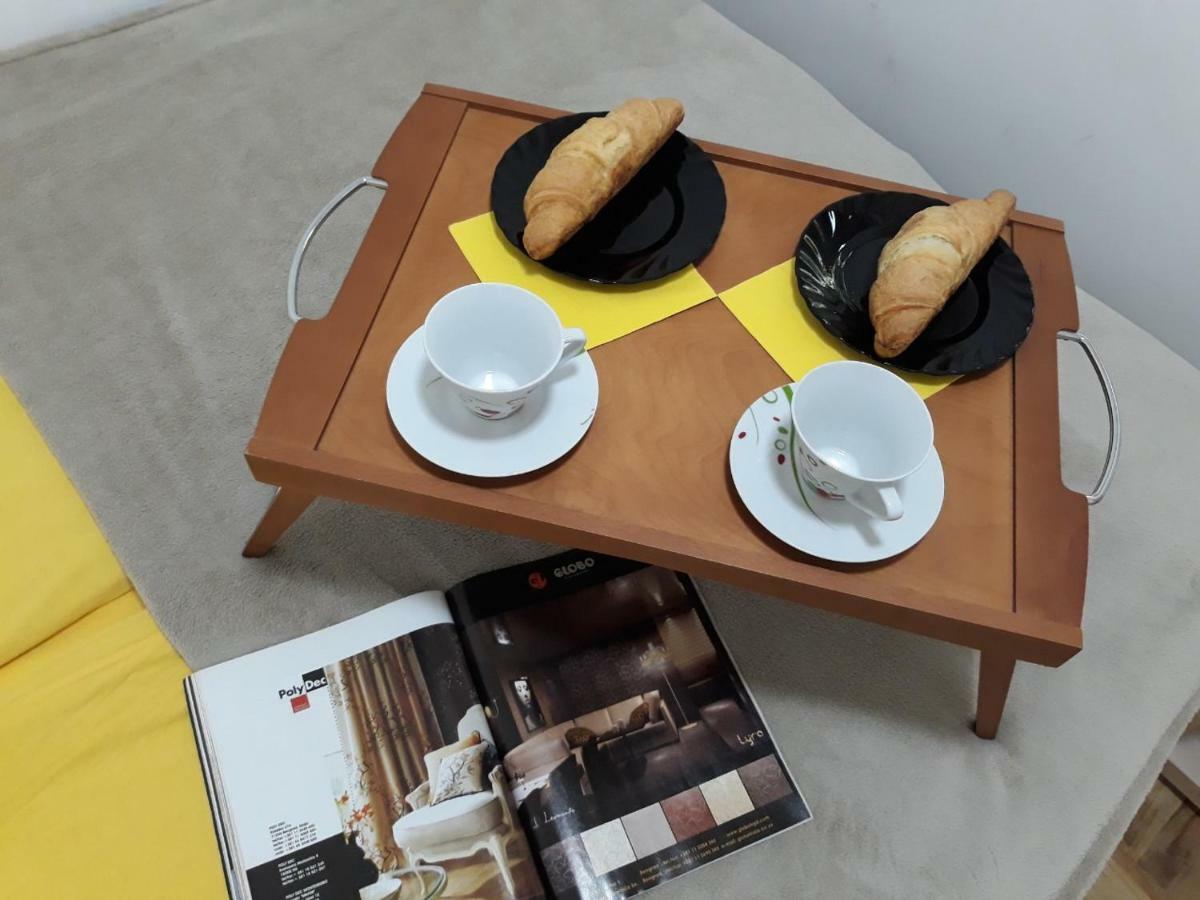 Sweet Yellow Apartment Belgrade Extérieur photo
